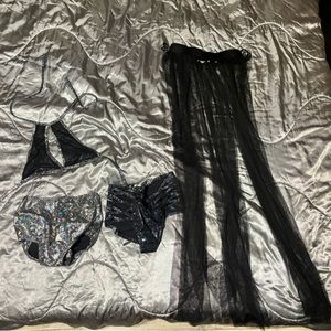 Iheartraves silver set(M/L)
Iheartraves dark bottoms(M/L)
Iheartraves skirt(S)